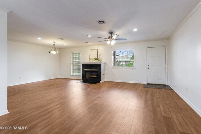 Building Photo - 412 Normandy Rd