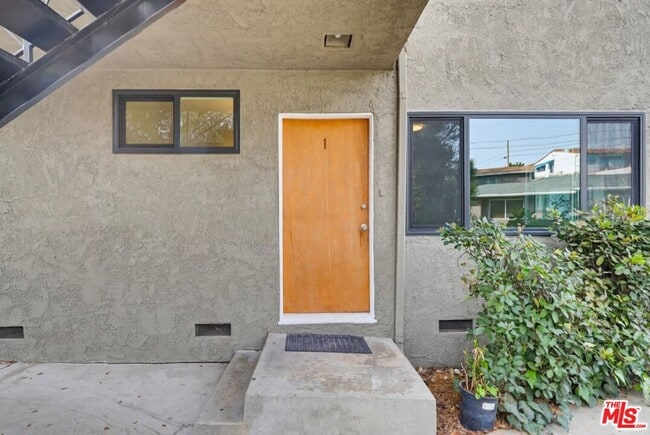 Foto del edificio - 4110 Division Pl