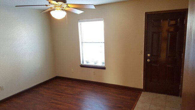 Building Photo - 217 Barrett Pl
