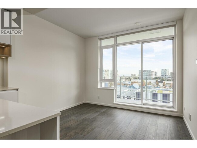 Photo du bâtiment - 6600 Minoru Blvd