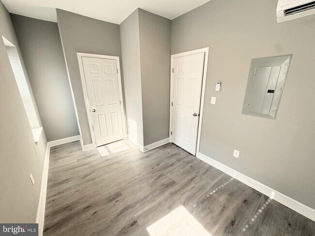 Foto del edificio - 2417 W Jefferson St