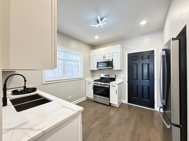 Building Photo - 3138 N Marmora Ave