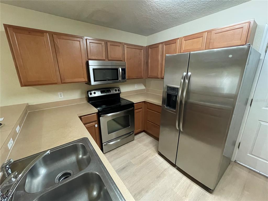 Building Photo - 717 Cresting Oak Cir