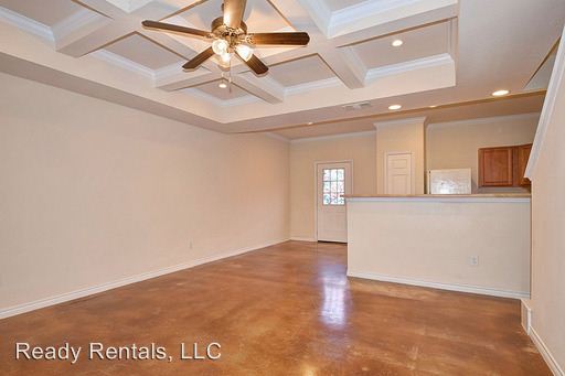 Foto del edificio - 5011 Summit Wood