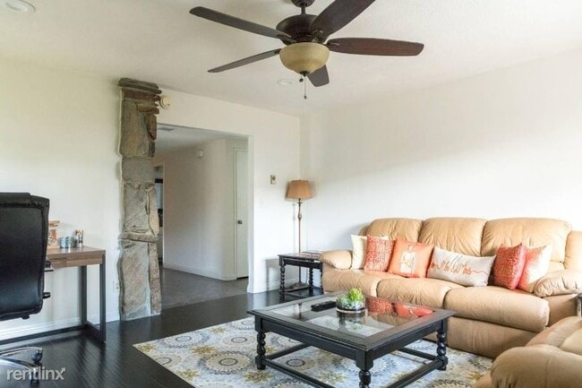 Building Photo - 3 br, 2 bath House - 3213 Topaz Ln