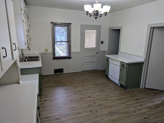 Foto del edificio - 1548 S 57th St