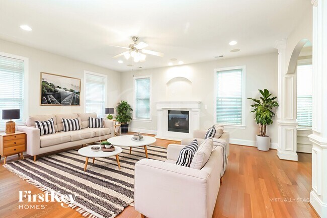 Foto del edificio - 3310 Lucy Dr