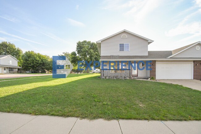 Building Photo - 1600 S Campbell Trail