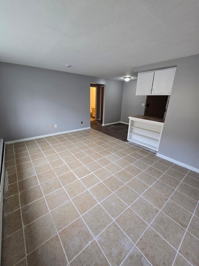 Building Photo - 1885 N Taylor Rd