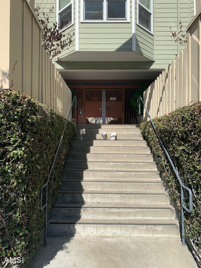 Building Photo - 2 br, 2 bath House - 988 Fulton St. #327