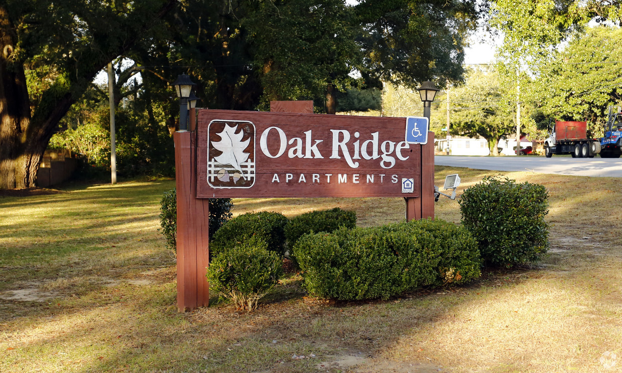 Foto principal - Oak Ridge Apartments