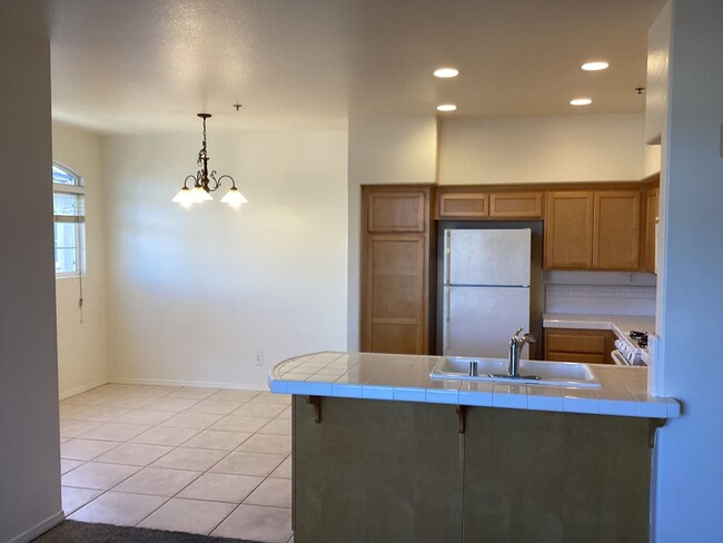 Foto del edificio - Upstairs Condo Located in the Oak Creek Vi...