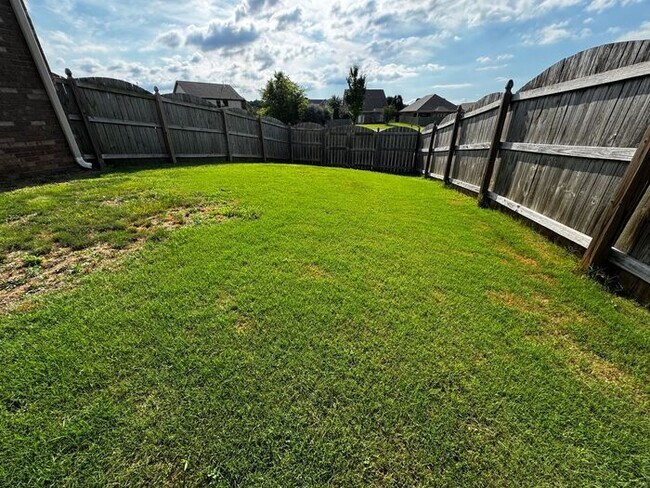 Foto del edificio - Home in Tech Corridor/Research Park with FENCED YARD and BONUS ROOMS
