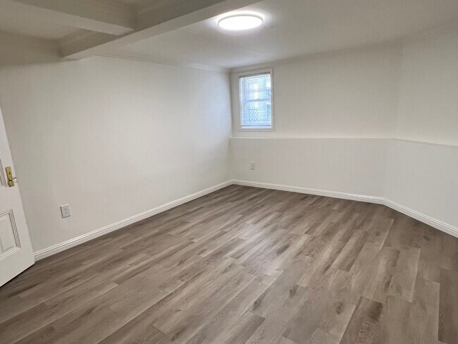 Foto del edificio - 2029 Central Ave