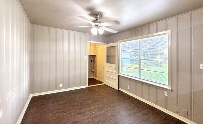 Foto del edificio - 5826 Burr Oak Dr