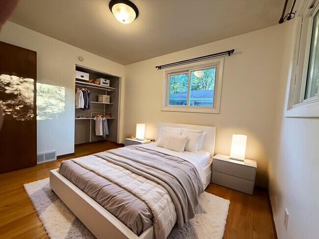 Building Photo - 413 N Rosa Rd