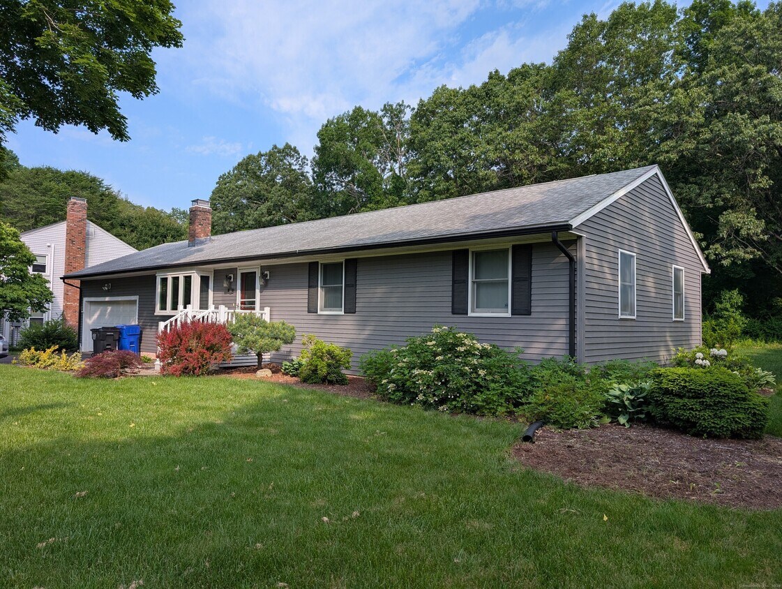 Foto principal - 105 Wentworth Dr