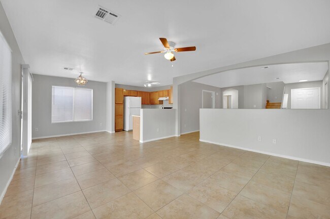 Foto del edificio - Beautiful 5 Bedroom! New Upgrades! / Coming Soon! 1/23!