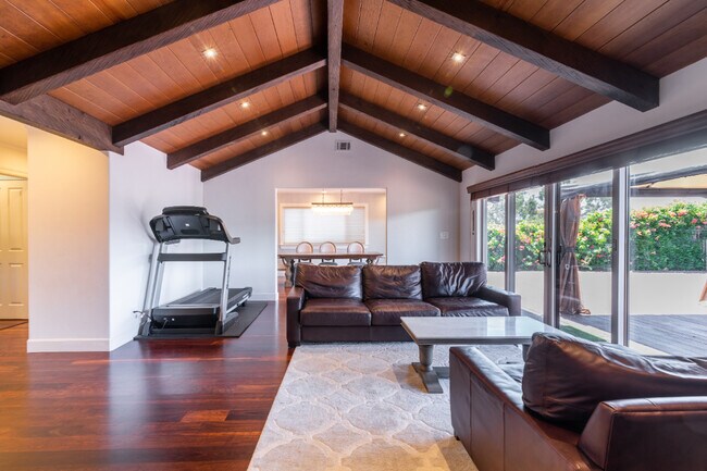 Foto del edificio - 1230 Highland Ct