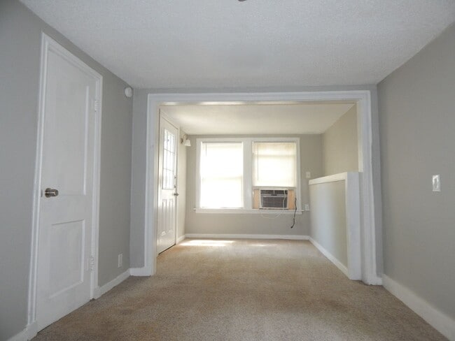 Foto del edificio - Utilities Included! 1 Bedroom Apartment, D...
