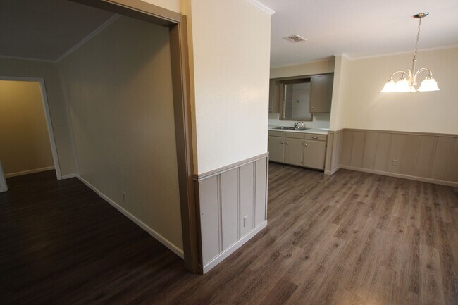 Foto del edificio - Coming Soon! Beautiful 4 Bedroom, 1.5 Bath...