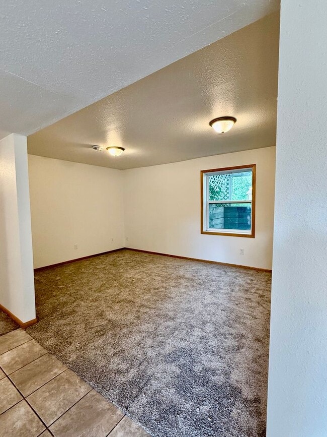 Building Photo - 920 18th Ave SW