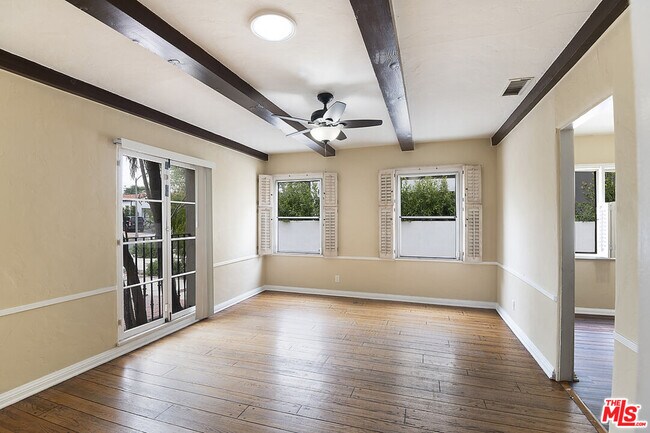 Building Photo - 340 S La Peer Dr