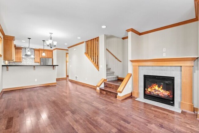 Foto del edificio - BEAUTIFUL Urban Townhome in Coveted West S...