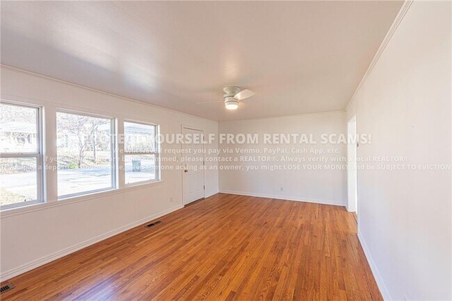 Building Photo - 143 E Cleburn St