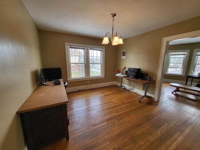Building Photo - 300 Forest Hill Dr