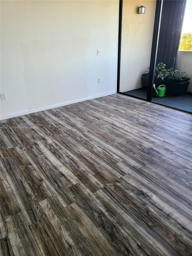 Foto del edificio - 5600 N Flagler Dr