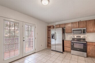 Building Photo - 2521 Crosstimbers Dr