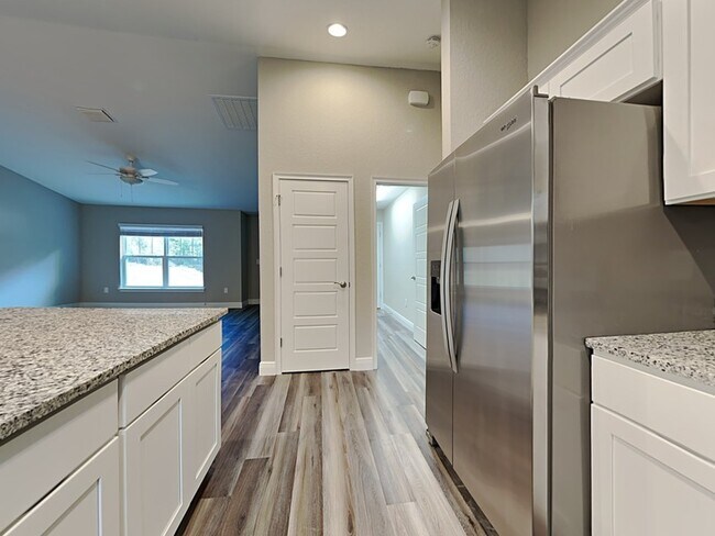 Building Photo - 286 E Elgrove Dr