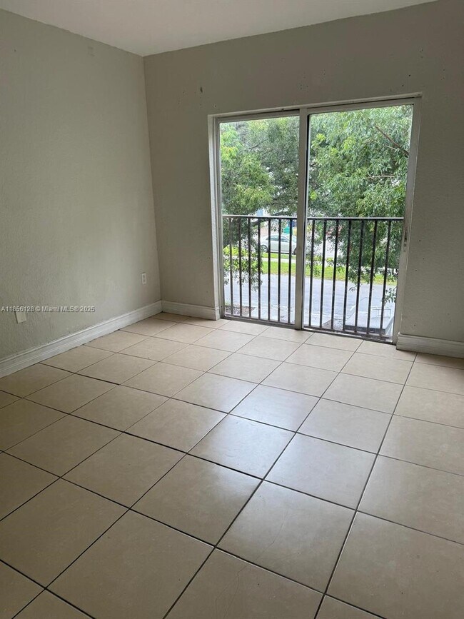 Foto del edificio - 670 SW 11th St