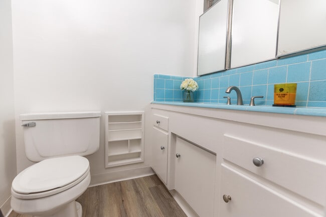 Building Photo - 2849 Waverly Dr