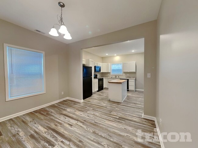 Building Photo - 1096 Tomahawk Pl