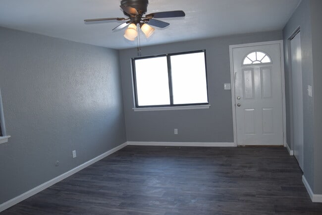 Foto del edificio - 112 Wood Ct