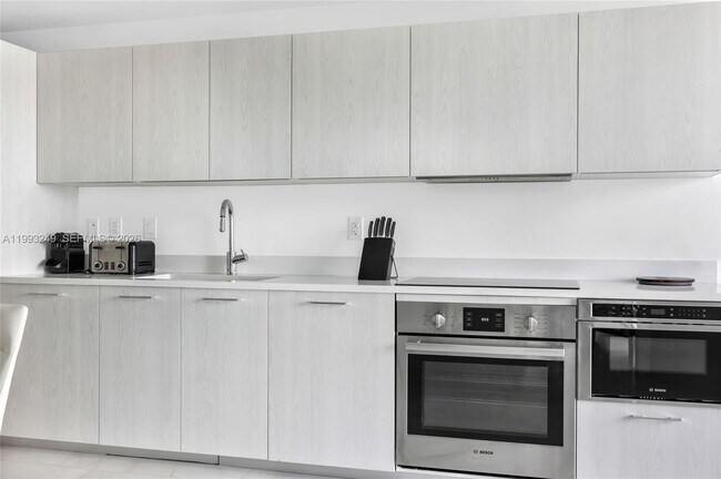 Foto del edificio - 501 NE 31st St