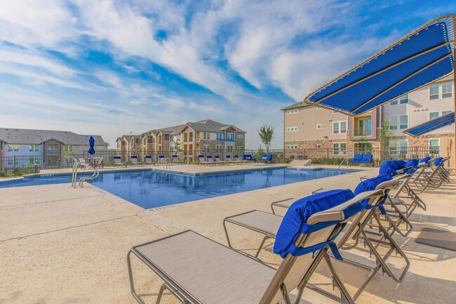 SALÓN DE VITAMINA D - McKinney Falls Apartments