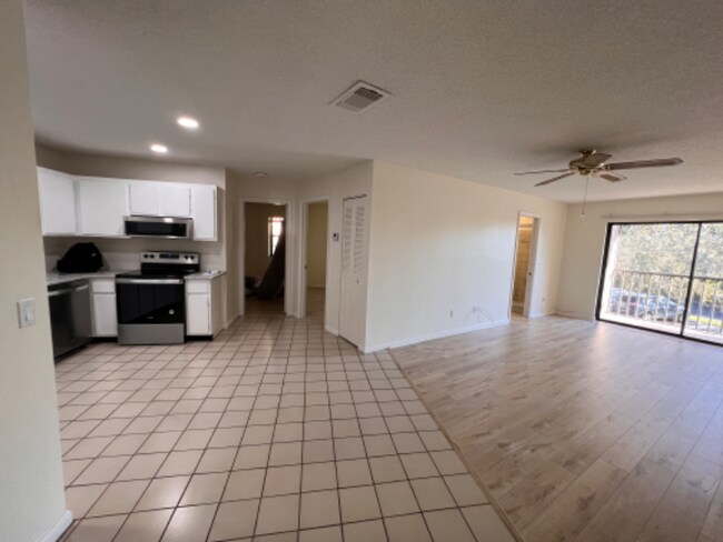 Foto del edificio - 2069 NE Collins Cir