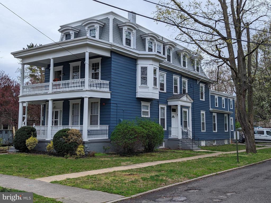 Primary Photo - 300 Main St
