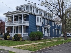 Building Photo - 300 Main St