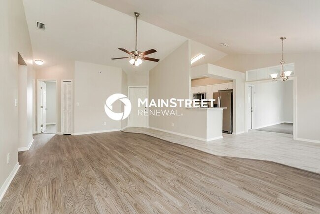 Building Photo - 3 Bedroom Pet-Friendly Home in Fort Myers, FL with Main Street Renewal