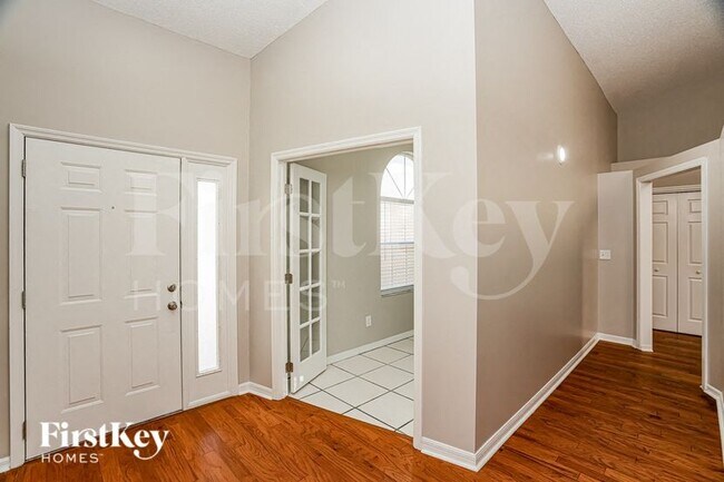 Foto del edificio - 9801 Sunnyoak Dr