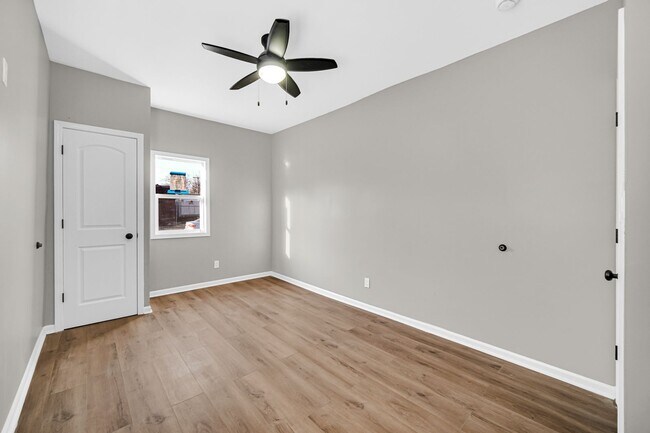 Foto del edificio - SCHEDULE YOUR APPOINTMENT TODAY & COME SEE...