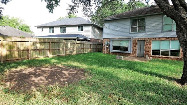 Foto del edificio - 1203 Brook Grove Dr