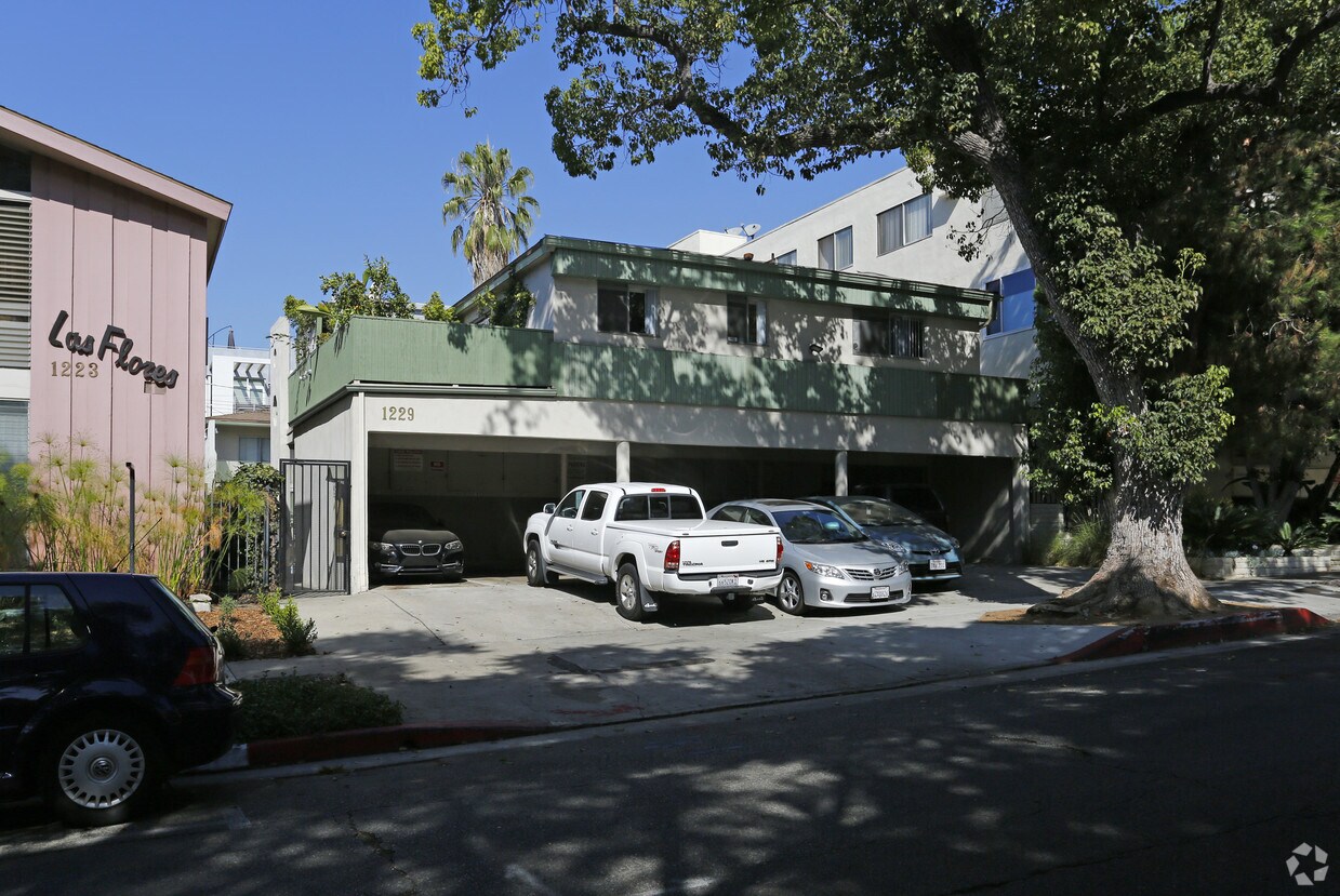 Building - 1229 N Flores St
