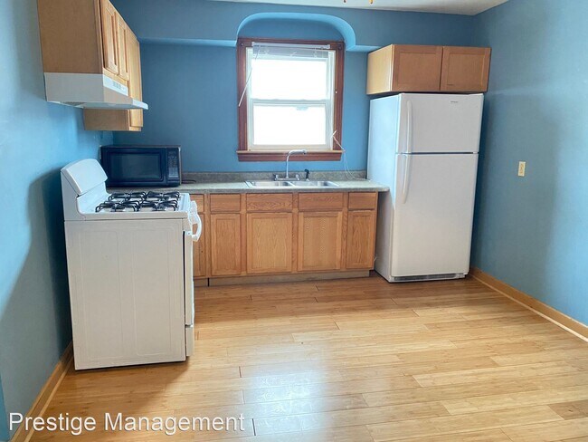 Building Photo - 2 br, 1 bath House - 1228 Lakeview Ave Unit B