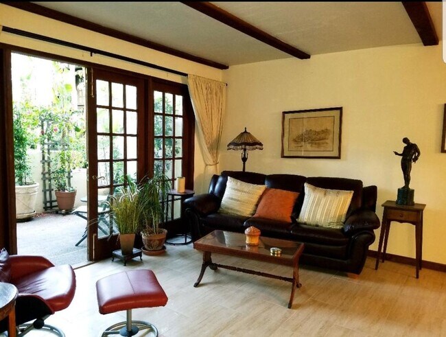 Foto del edificio - 8694 Villa La Jolla Dr