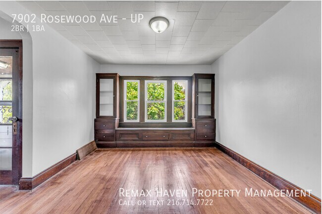 Foto del edificio - 7902 Rosewood Ave